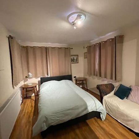 Spacious Bungalow In London, Near Central London, The Excel Centre And The O2, Ideal For Families Extérieur photo