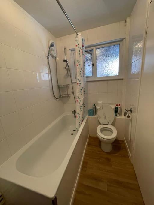 Spacious Bungalow In London, Near Central London, The Excel Centre And The O2, Ideal For Families Extérieur photo