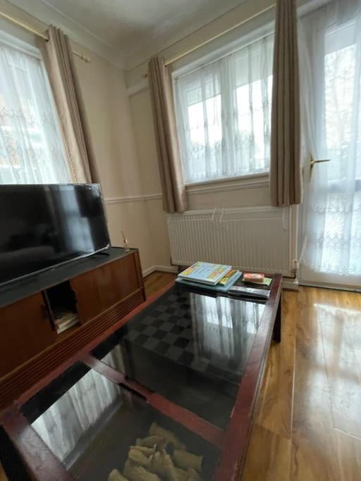 Spacious Bungalow In London, Near Central London, The Excel Centre And The O2, Ideal For Families Extérieur photo