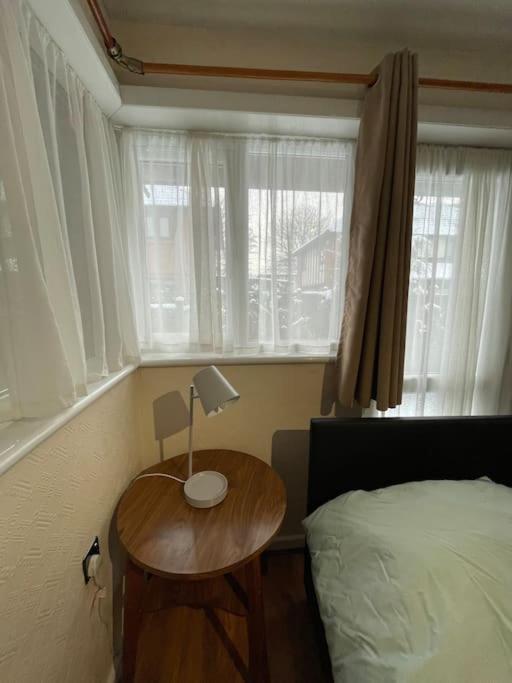 Spacious Bungalow In London, Near Central London, The Excel Centre And The O2, Ideal For Families Extérieur photo