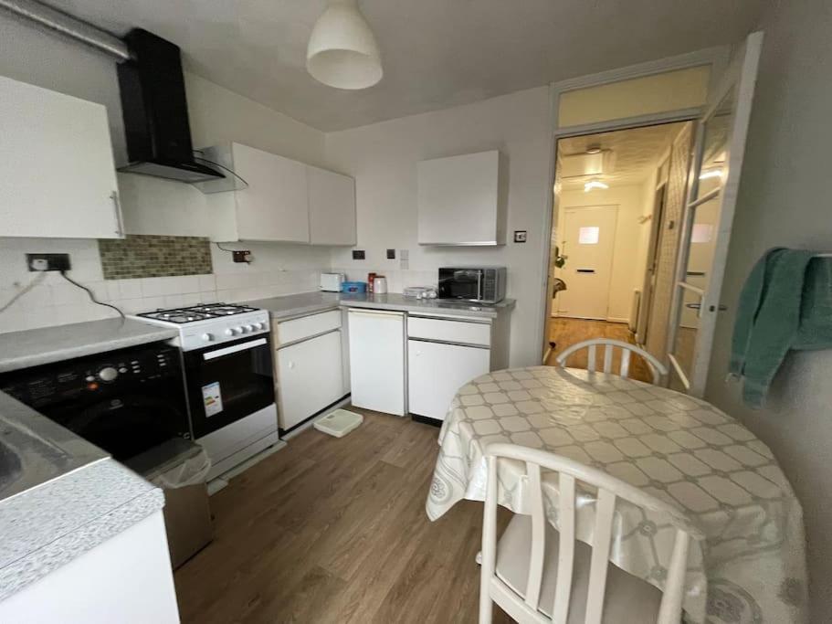 Spacious Bungalow In London, Near Central London, The Excel Centre And The O2, Ideal For Families Extérieur photo